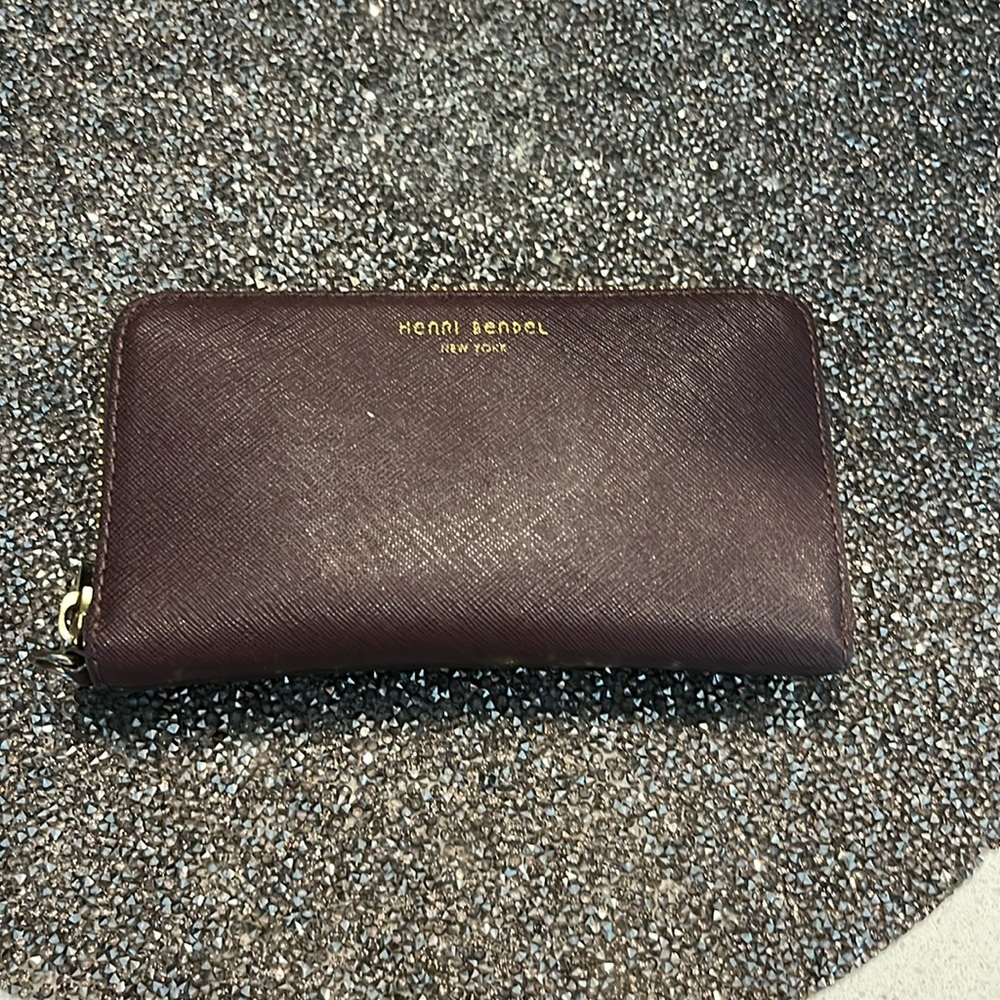 Henri Bendel wallet